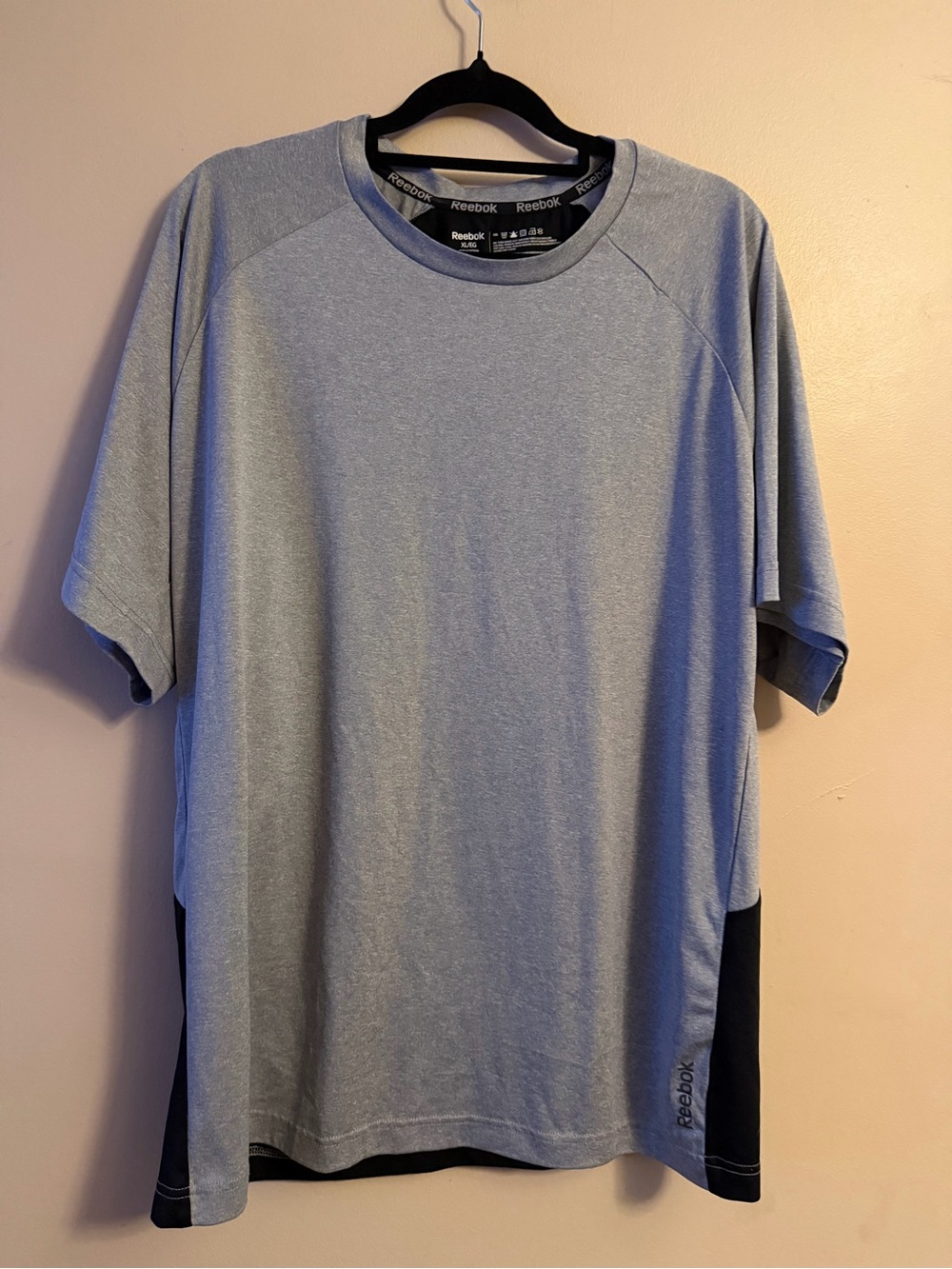 Reebok Men’s Light Gray Short-Sleeve Athletic Tee with Black Side Panels
